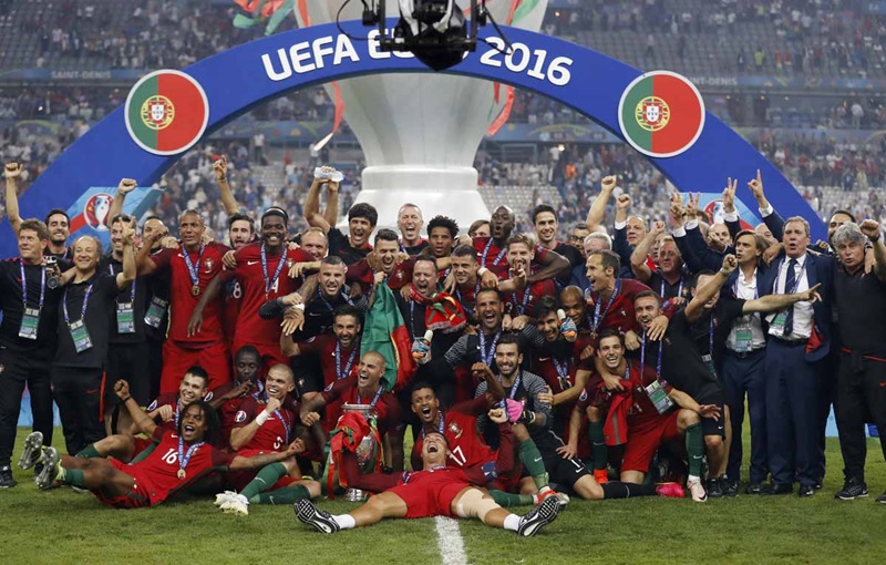Giải vô địch bóng đá châu Âu Euro được tổ chức 4 năm 1 lần 