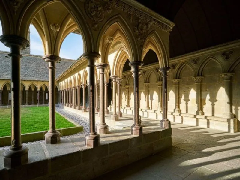 mont saint michel o dau kham pha lau dai co tich giua long nuoc phap