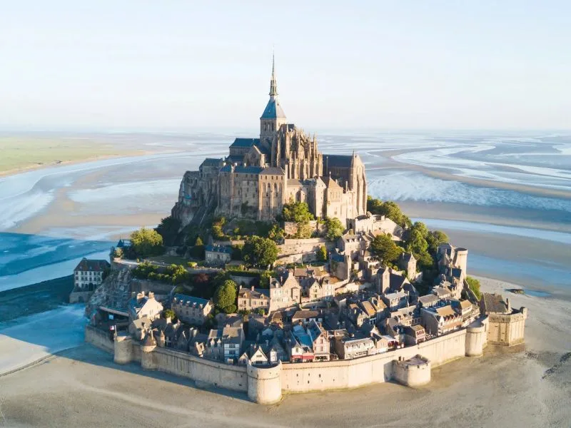 mont saint michel o dau kham pha lau dai co tich giua long nuoc phap