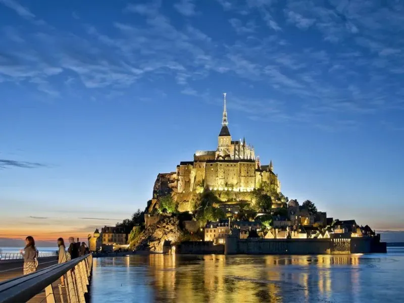 mont saint michel o dau kham pha lau dai co tich giua long nuoc phap
